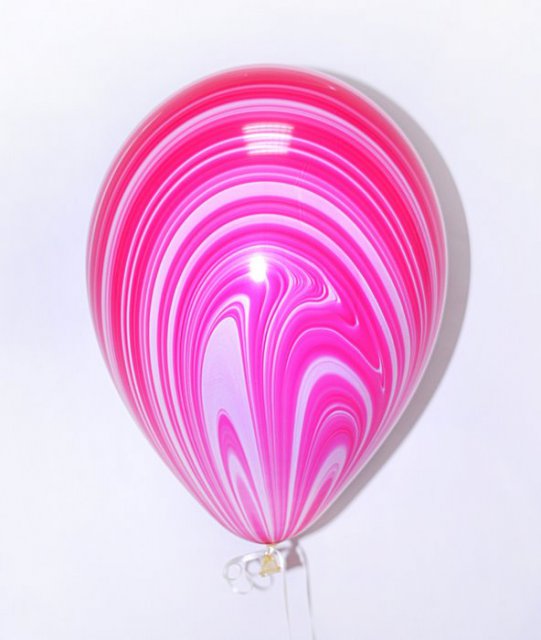 Гелієва кулька “Рожево-білий Агат” (30см) – із просоченням Hi-Float.