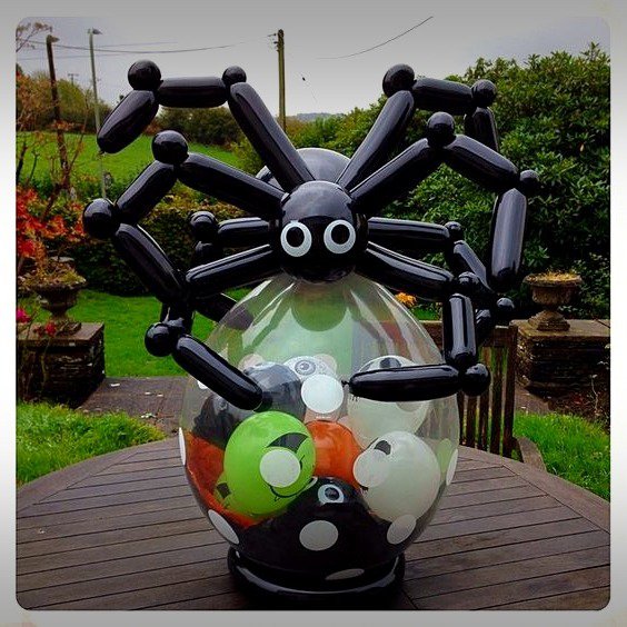 Смешной паук и его шарики